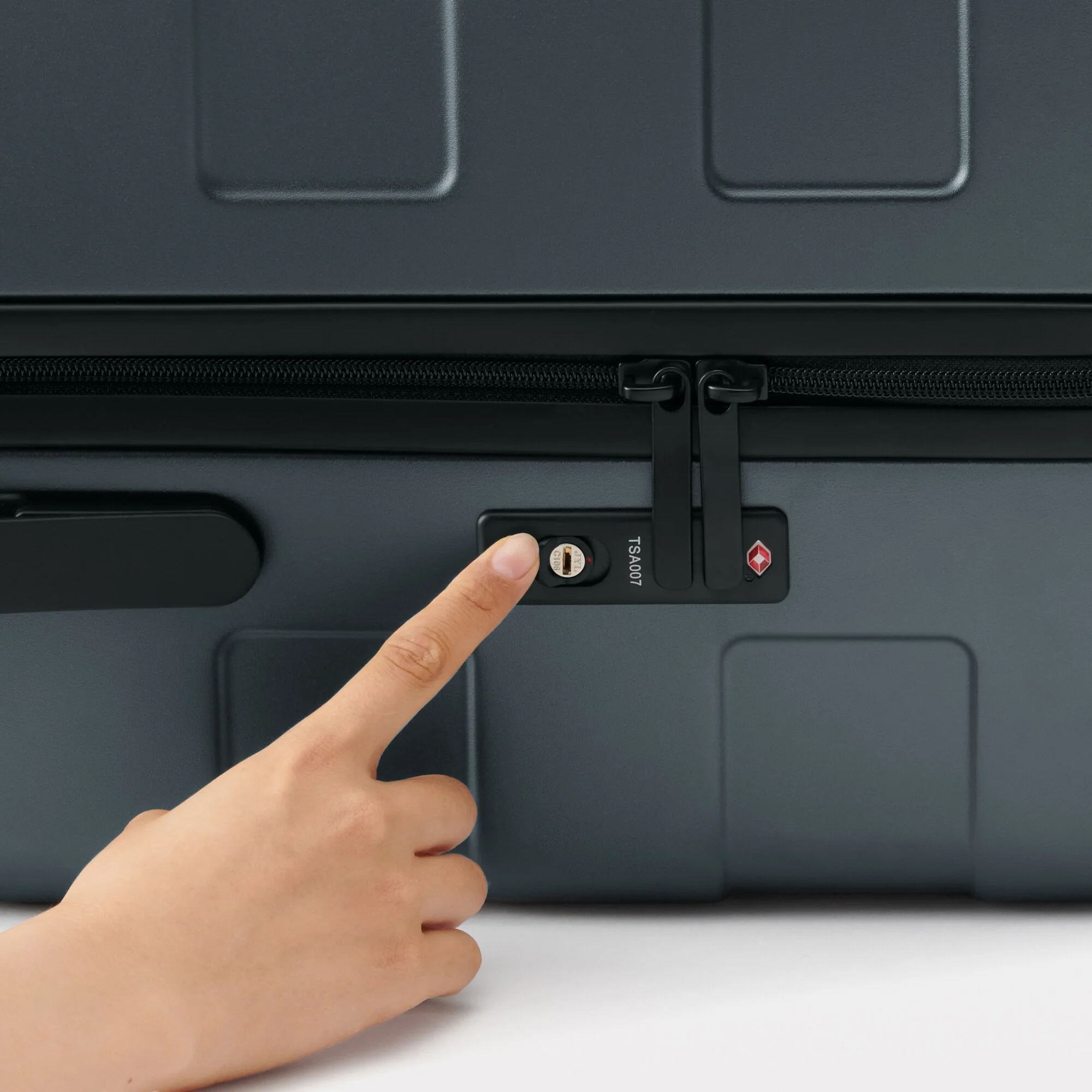 Adjustable Handle Hard Shell Suitcase 105L | Check-In - Image 11
