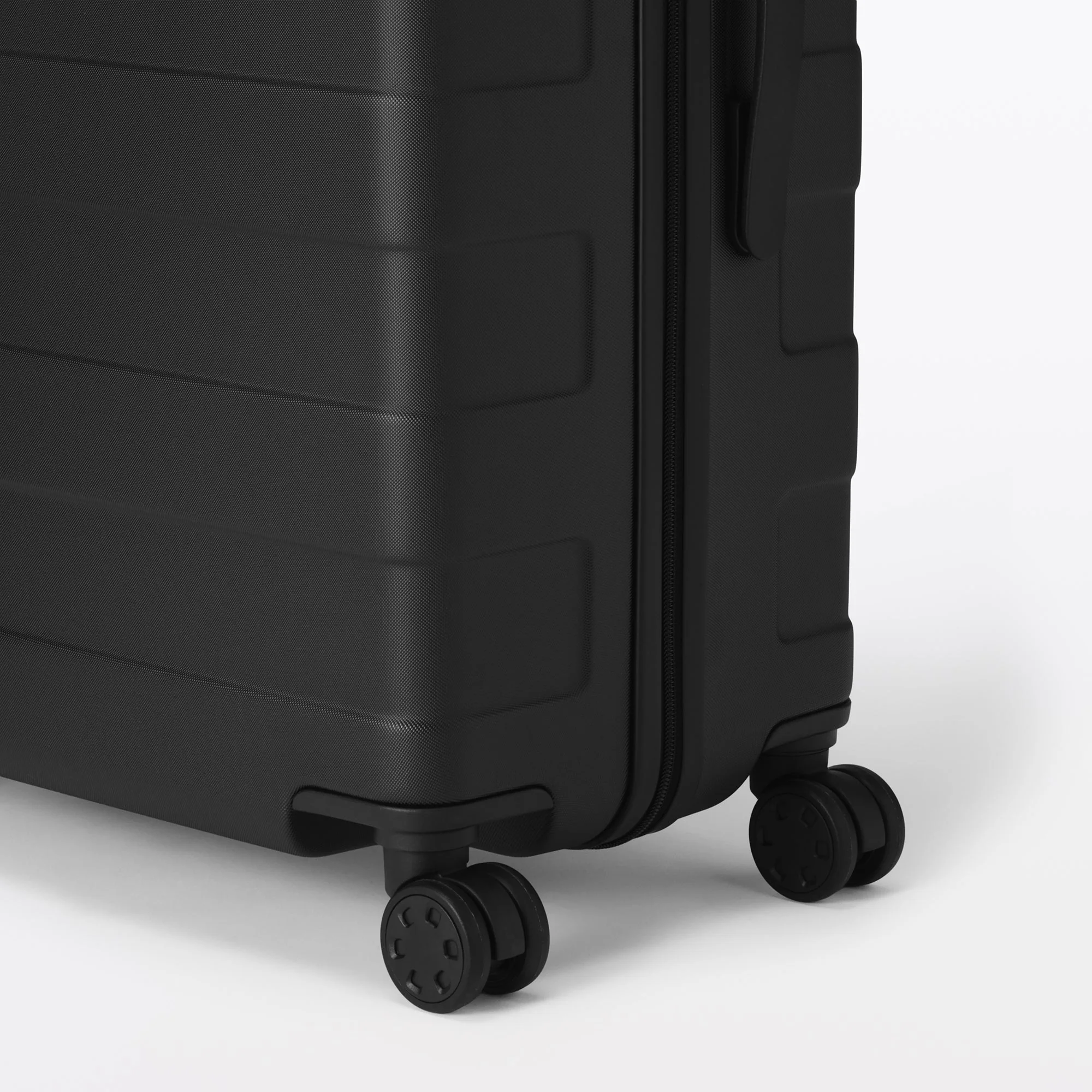 Hard Shell Suitcase 75L | Check-In - Image 23