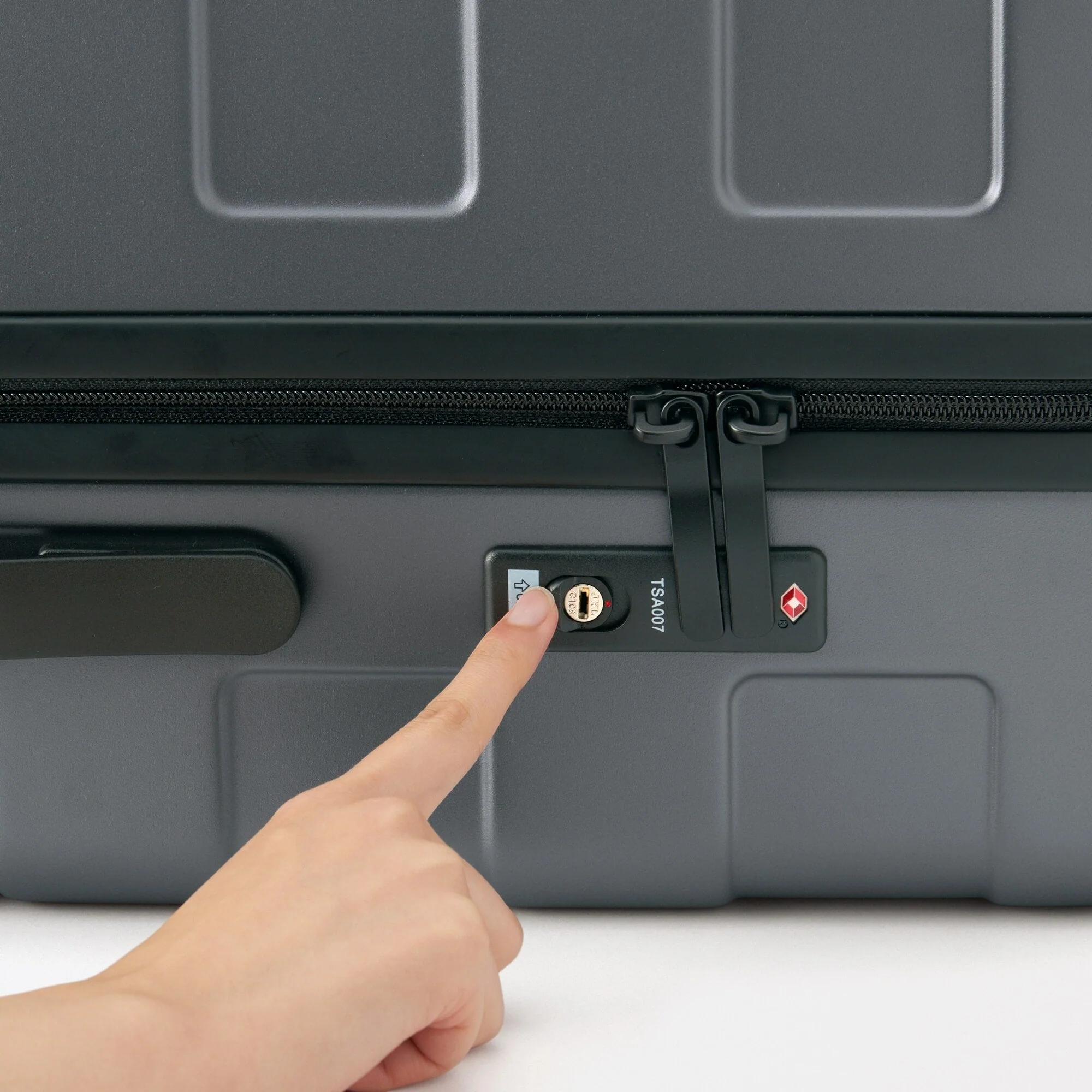 Adjustable Handle Hard Shell Suitcase 75L | Check-In - Image 69
