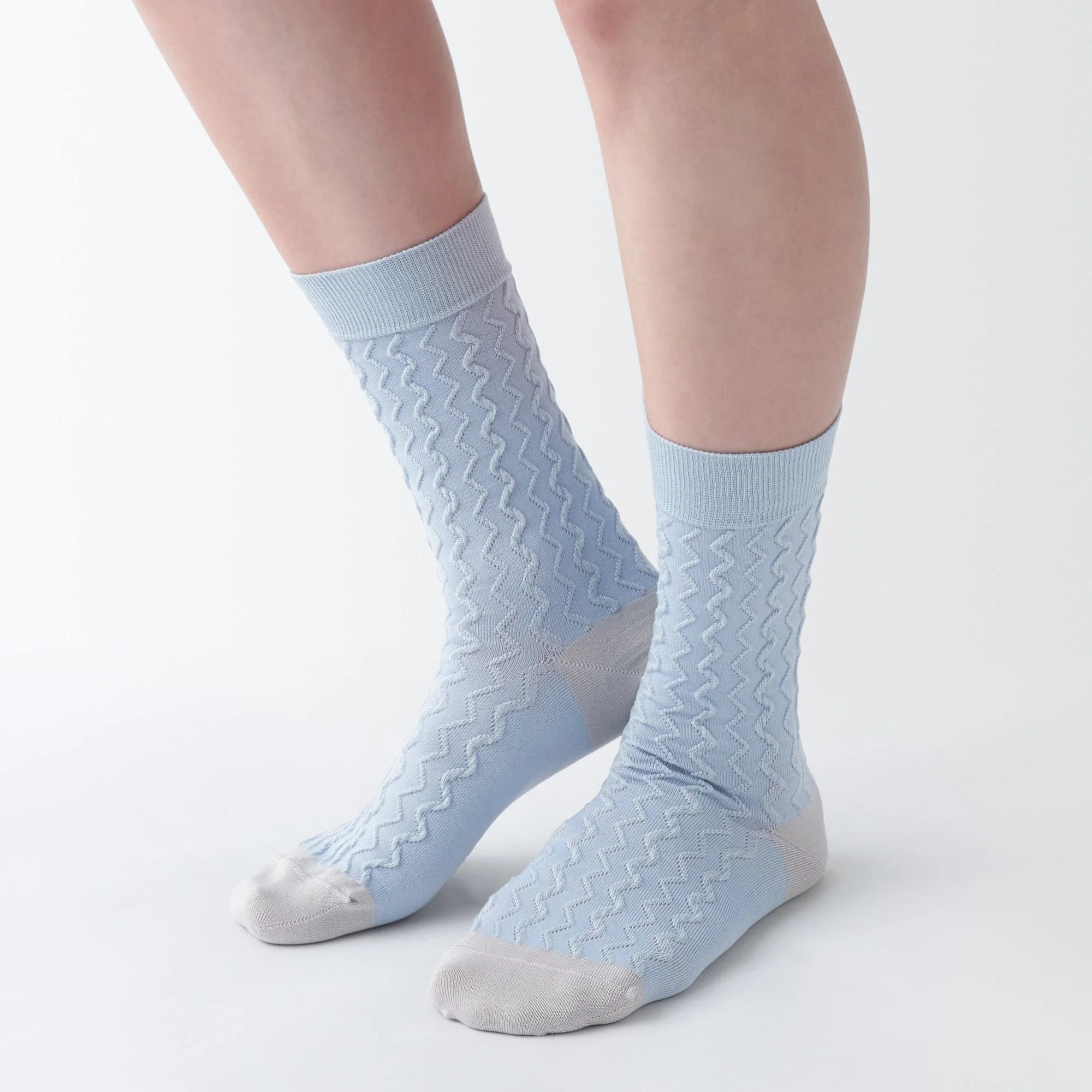 Lustrous Cotton Yarn Pattern Stitch Socks - Image 9