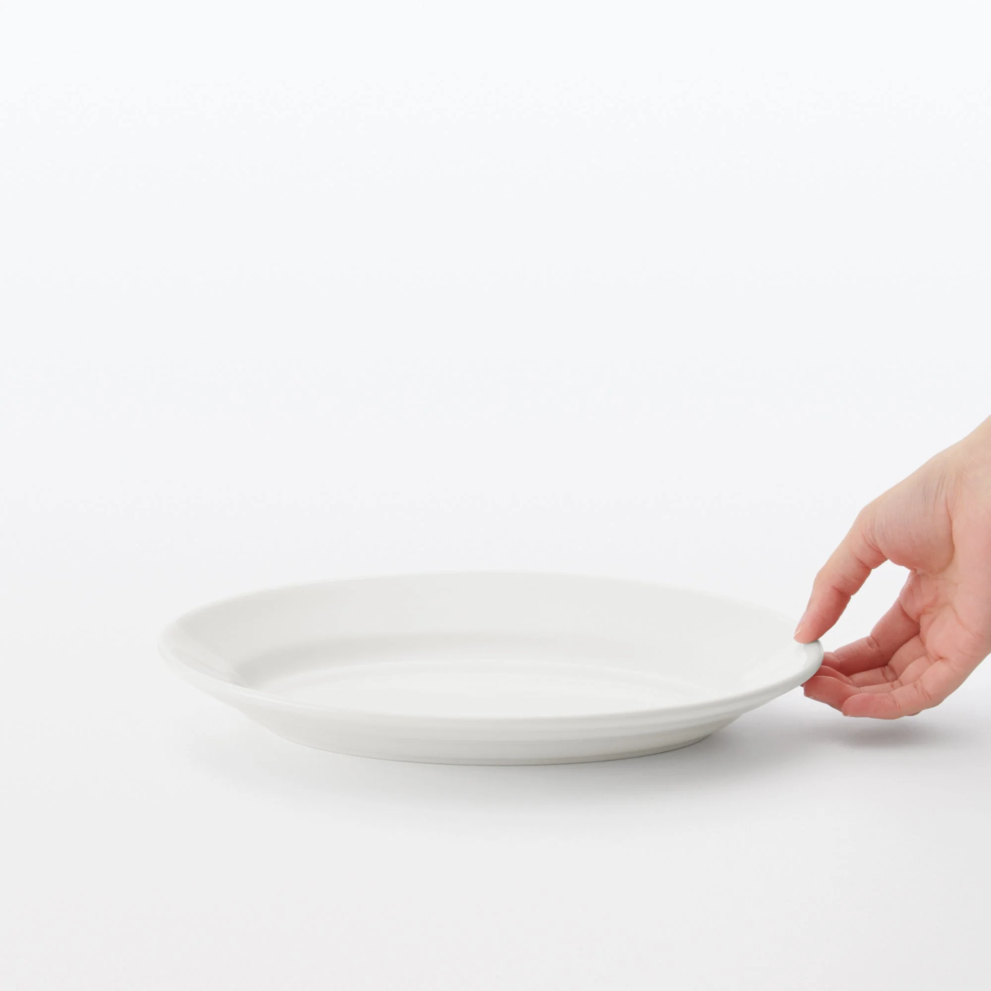 Porcelain Rimmed Oval Plate Large - White - Image 3