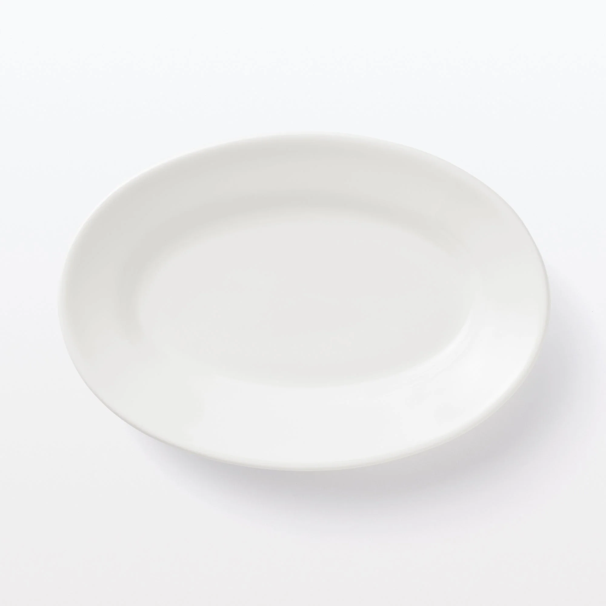Porcelain Rimmed Oval Plate Medium - White - Image 4