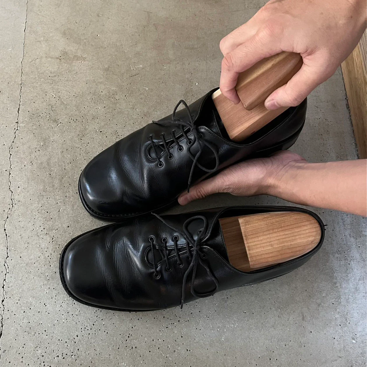 Red Cedar Shoes Keeper - Image 11