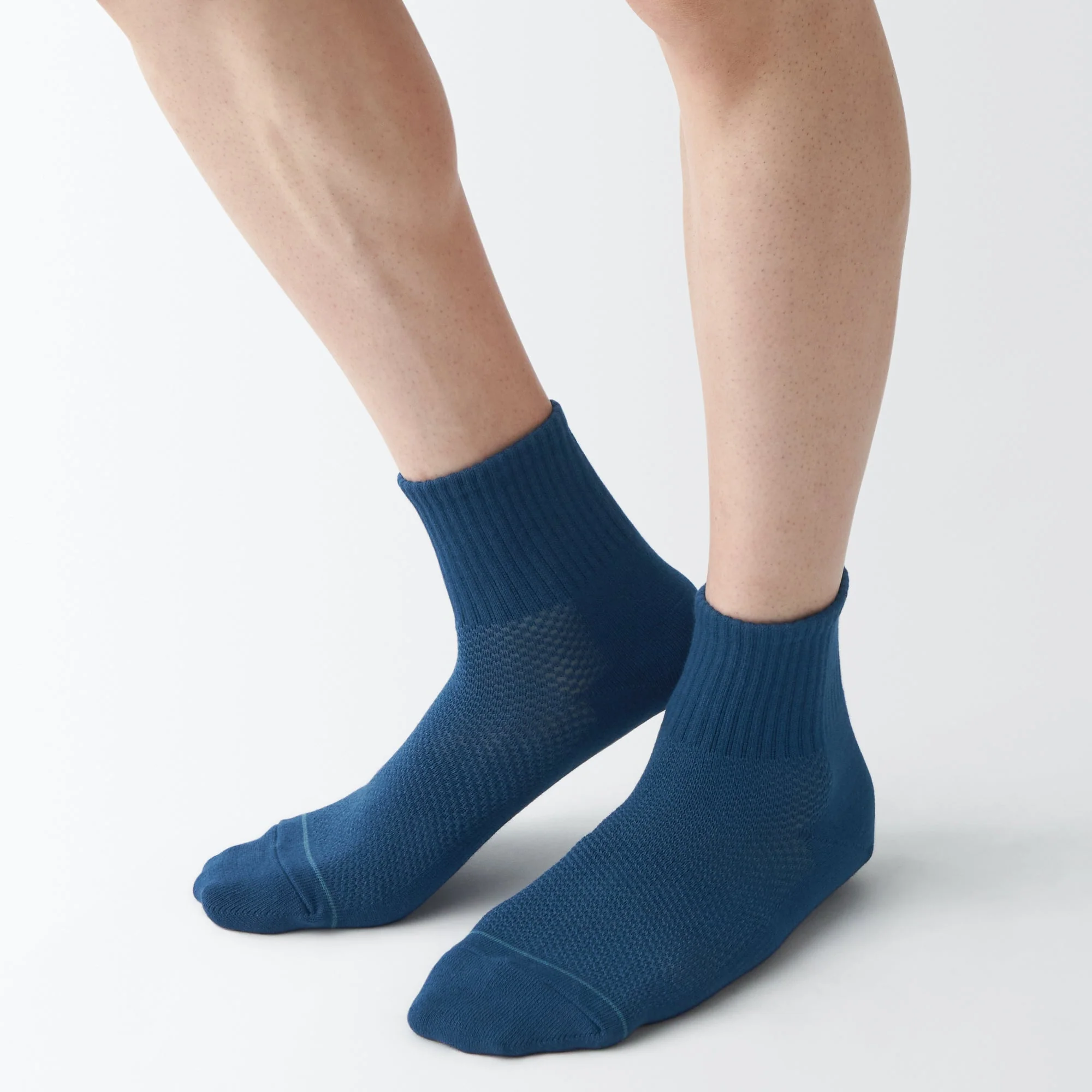 Right Angle Breathable Mesh Short Socks - Image 4