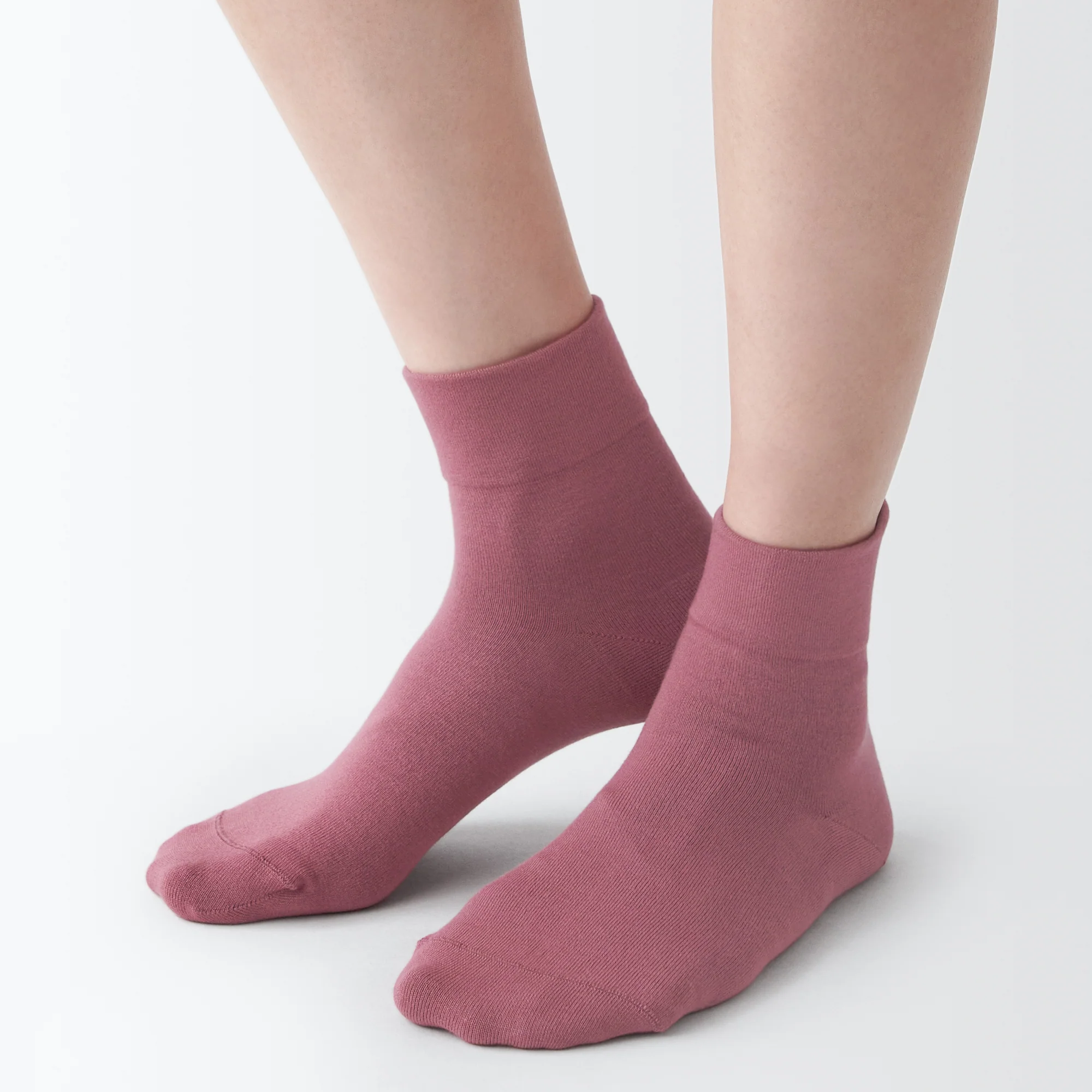 Right Angle Loose Top Short Socks - Image 11