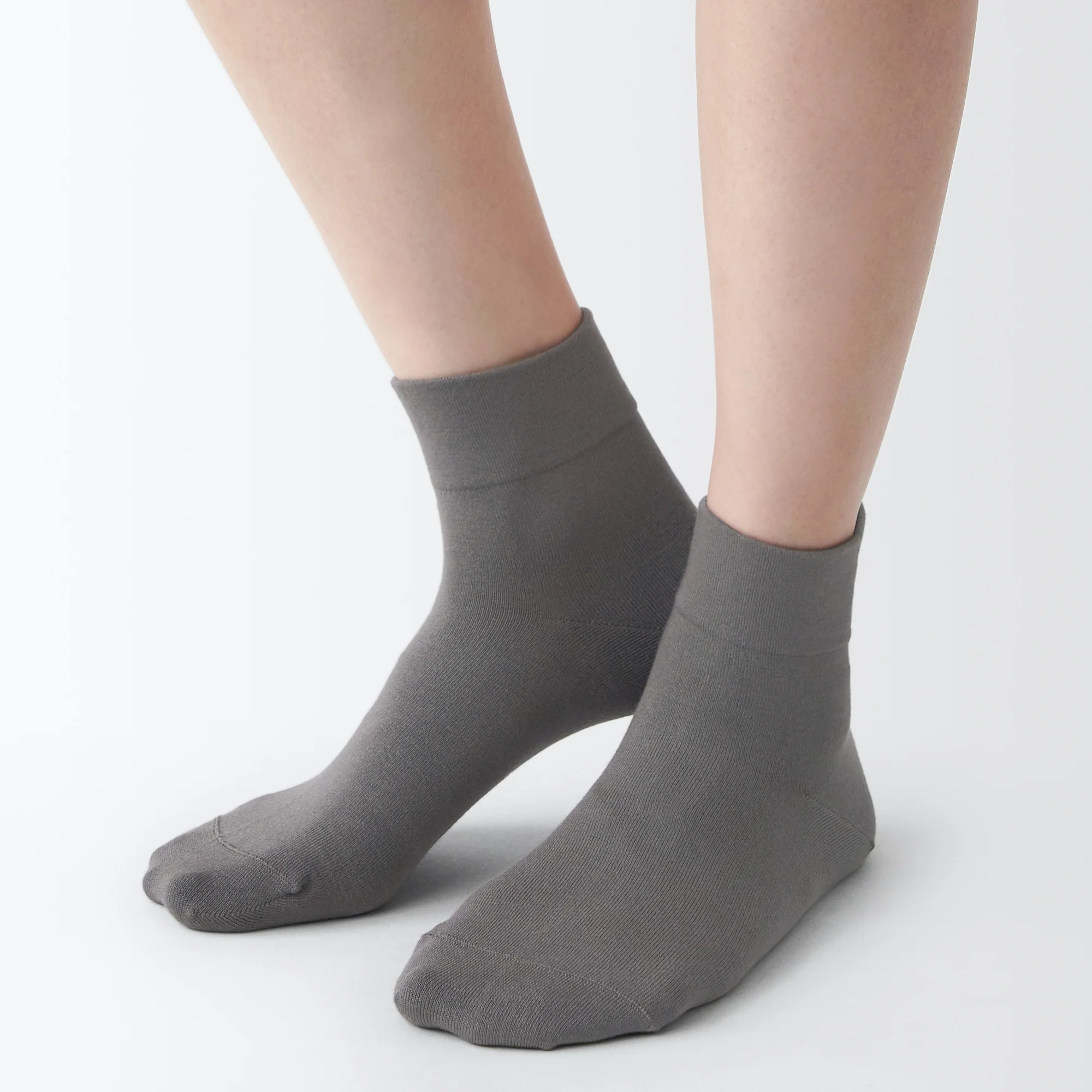 Right Angle Loose Top Short Socks - Image 15