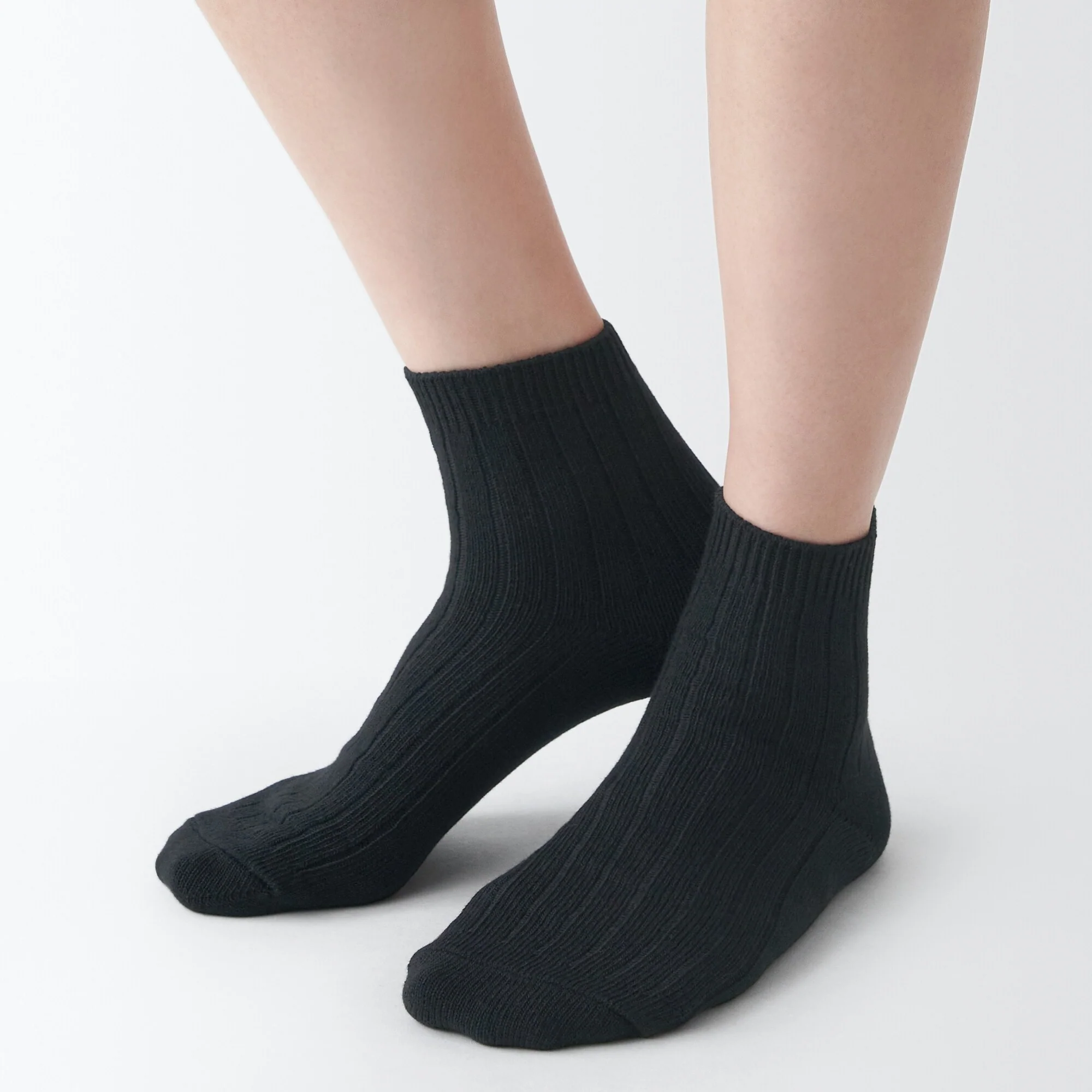Right Angle Loose Top Short Socks - Image 11