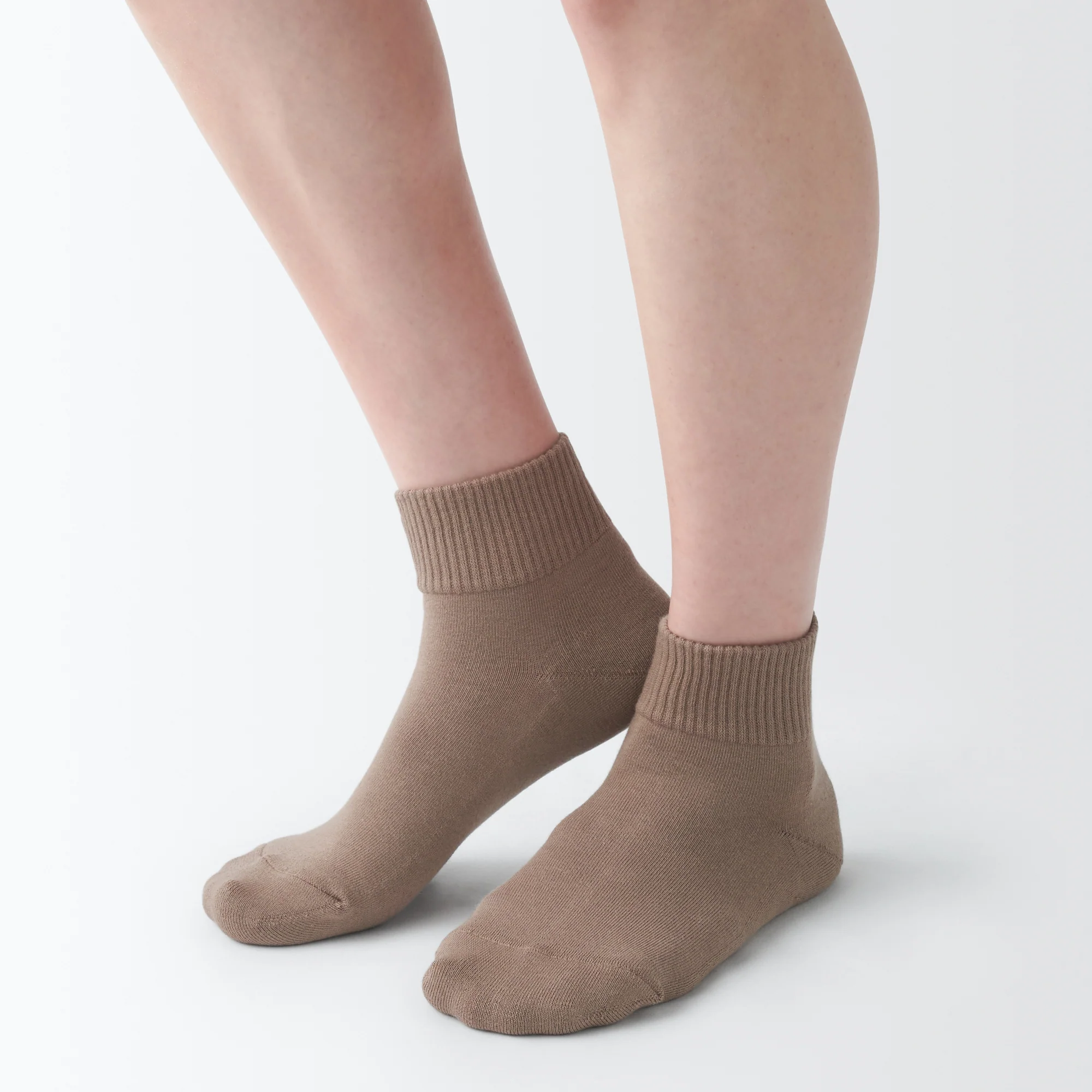 Right Angle Loose Top Short Socks - Image 3