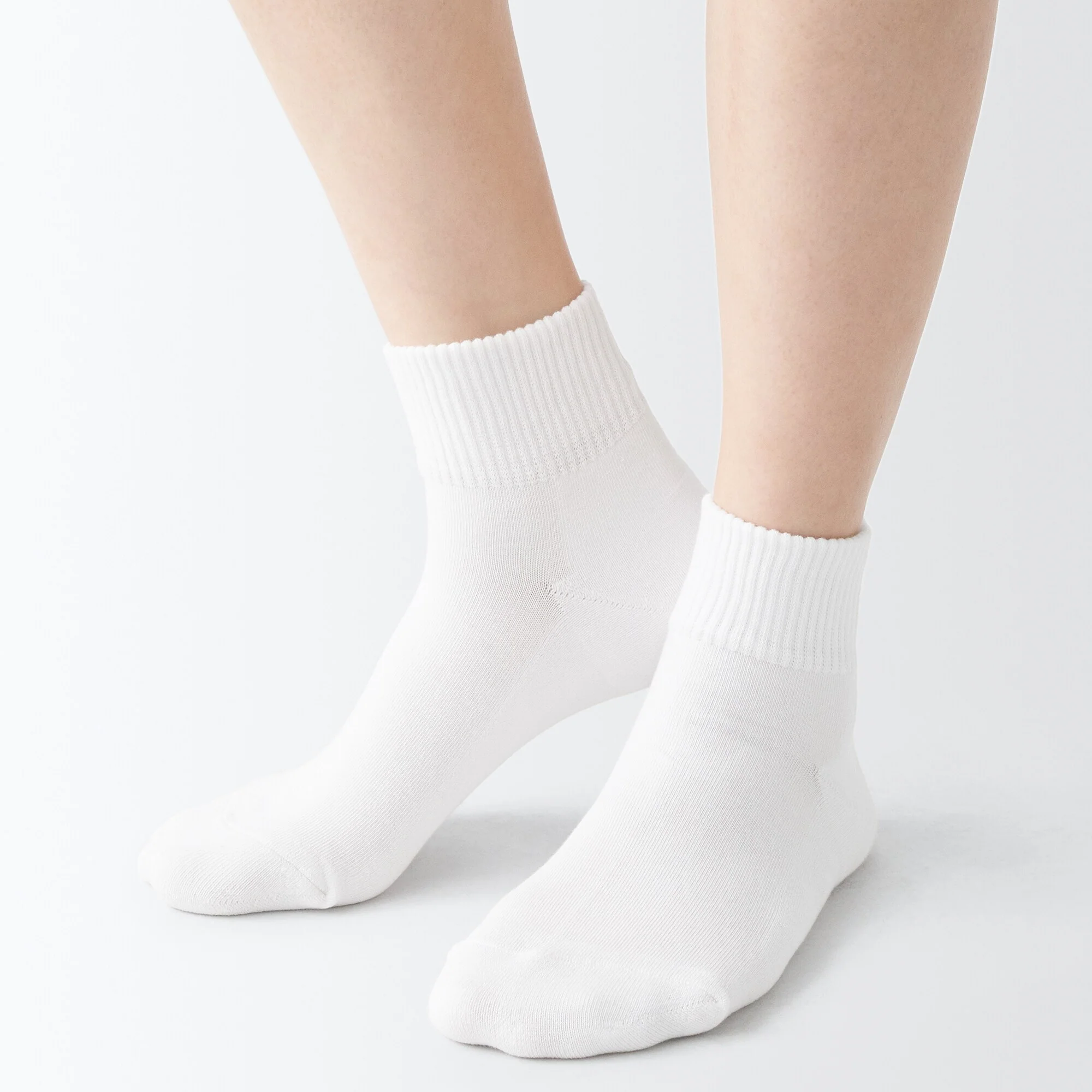 Right Angle Loose Top Short Socks - Image 5
