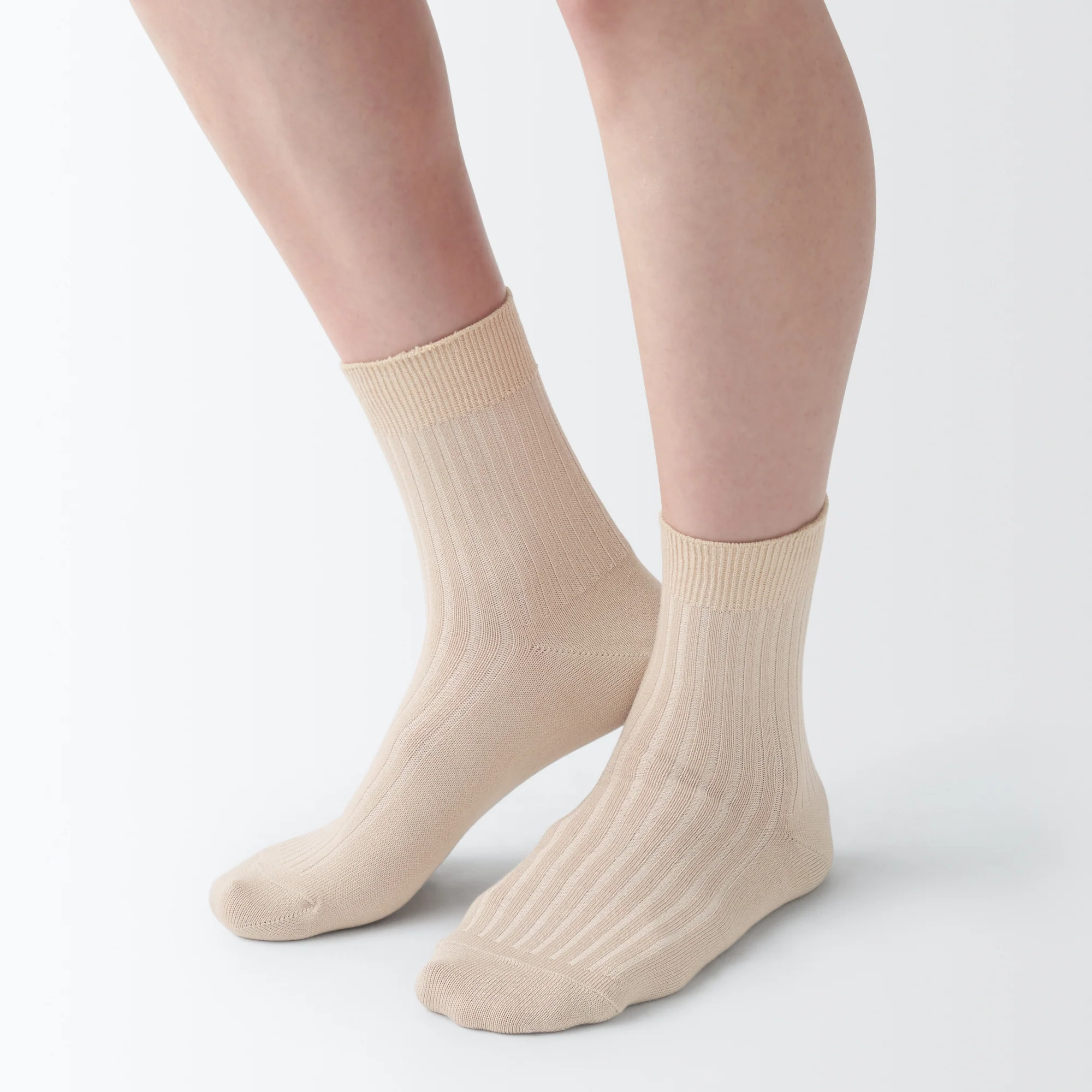 Right Angle Loose Top Short Socks - Image 9