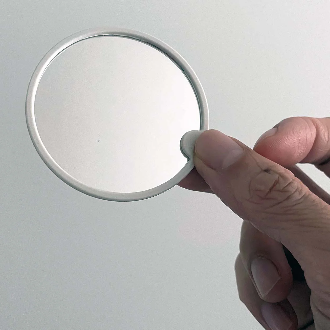Styrene Round Compact Mirror - Image 4