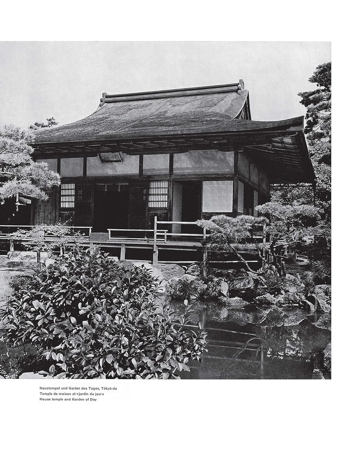 Temple and Teahouse in Japan - Image 9