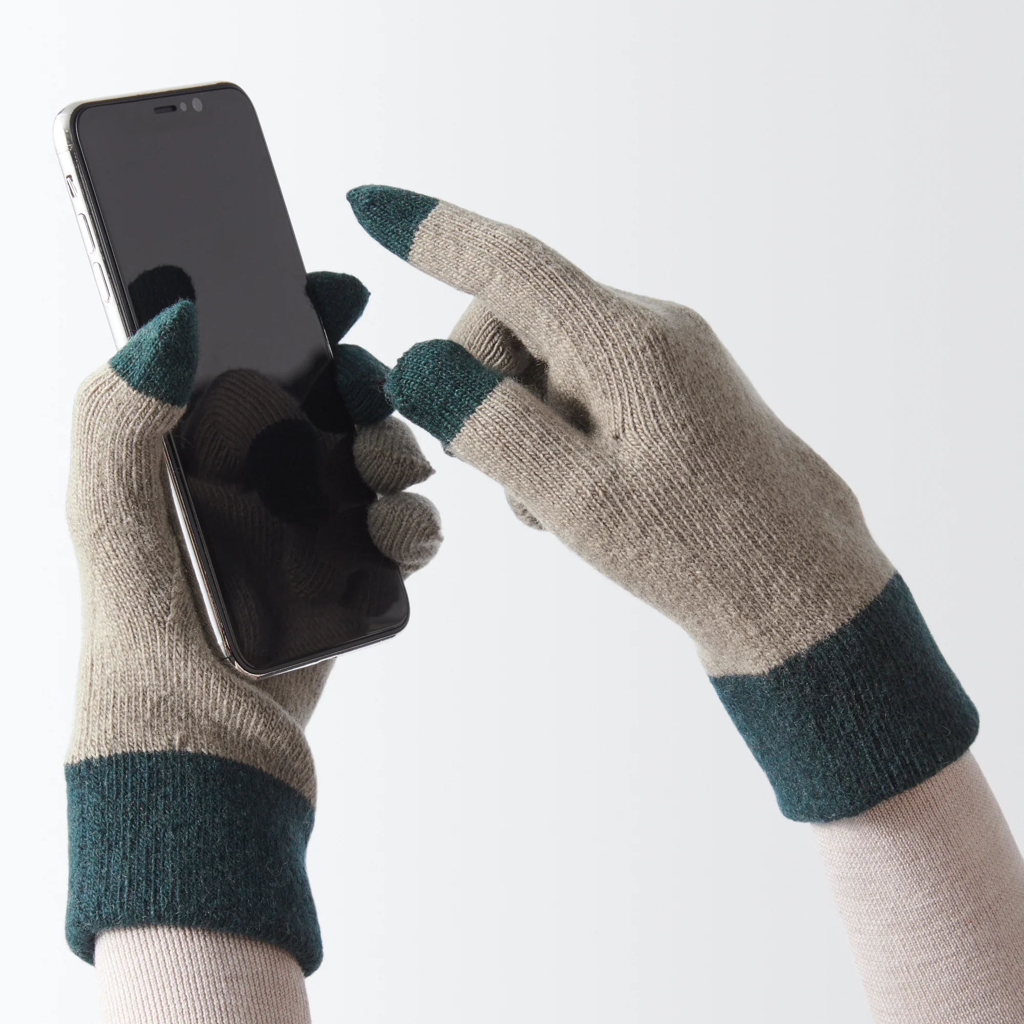 Wool Blend Touchscreen Bicolor Gloves - Image 15
